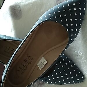 Sierra Memory Foam Flats - New w/o Tag Navy with White Dots, size 10